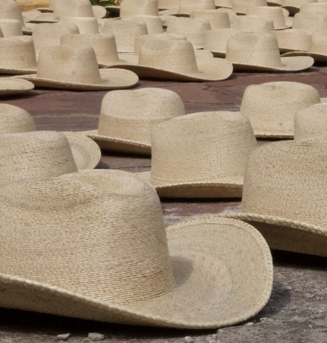 sombreros de palma de la fábrica Palmoro Hats