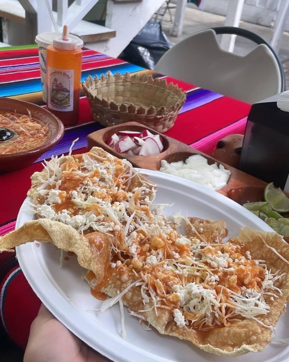 Solo los que saben comer rico viajan 40 minutos desde Guadalajara para probar una famosa tostada