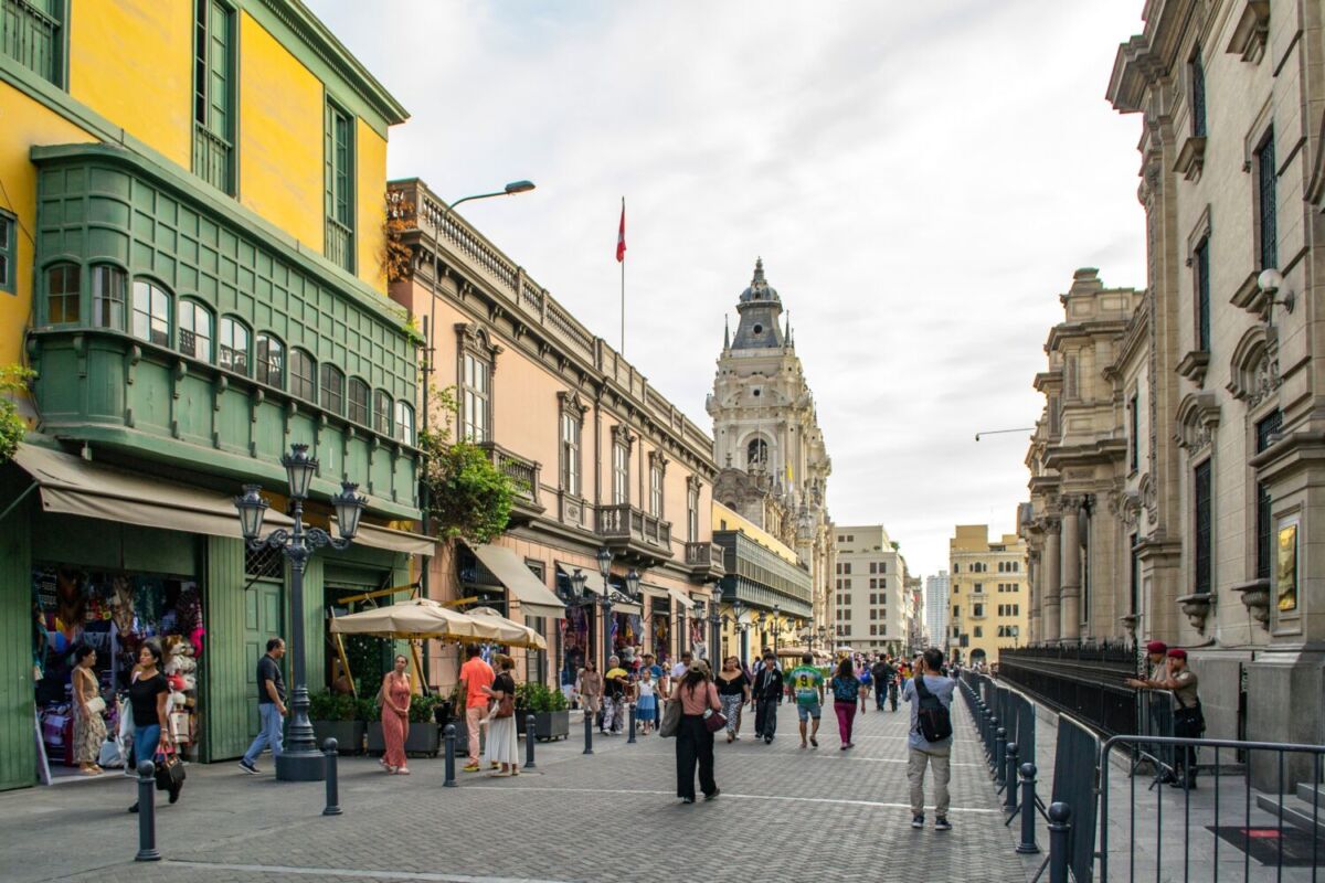 BALCONES DE ‘CAJÓN CERRADO’ EN EL CENTRO HISTÓRICO DE LIMA