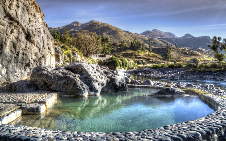 aguas termales colca lodge