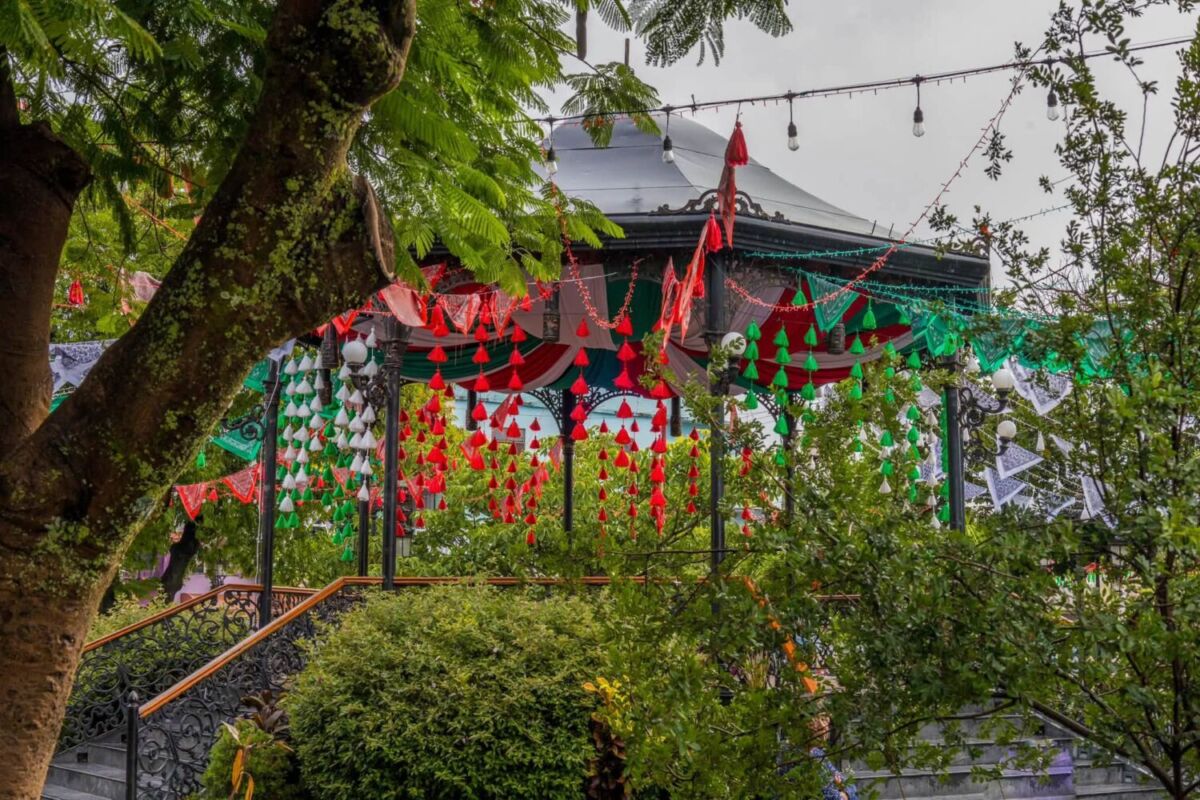 kiosco decorado de fiestas patrias en Xochitepec