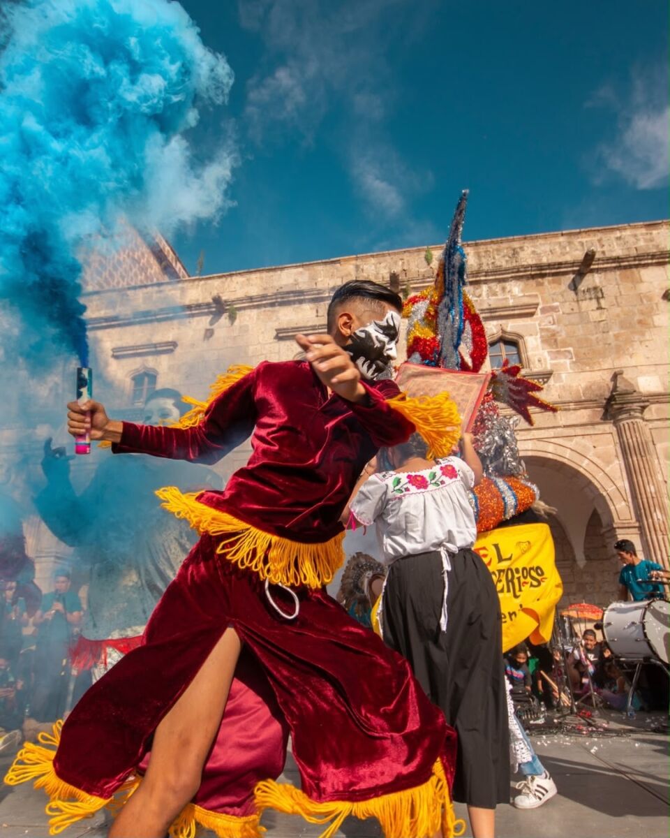 personas disfrazadas para fiestas patrias