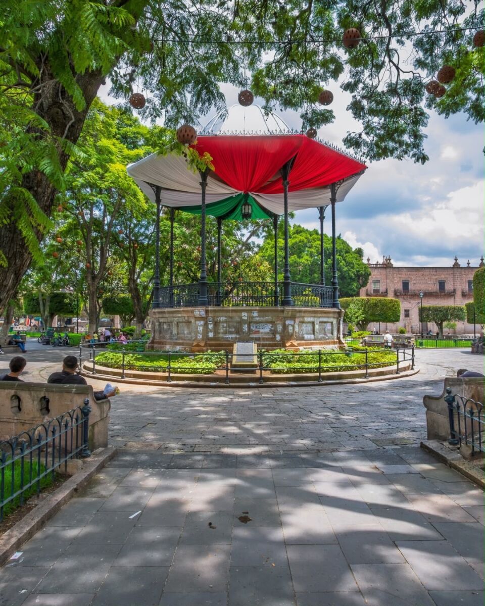 kiosco de Morelia en Michoacán decorado