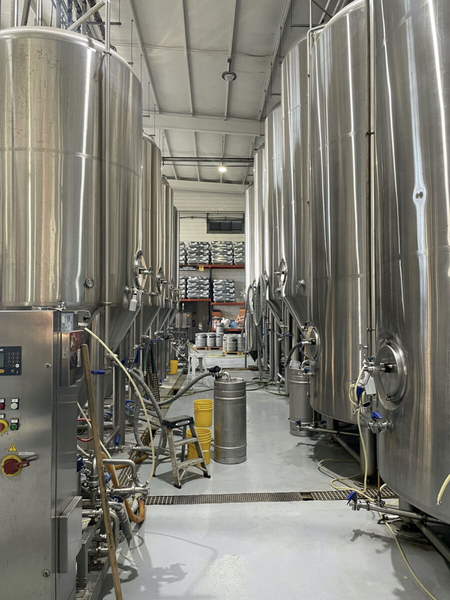Tanques de fermentación en la Fábrica de cerveza Wendlandt en Ensenada
