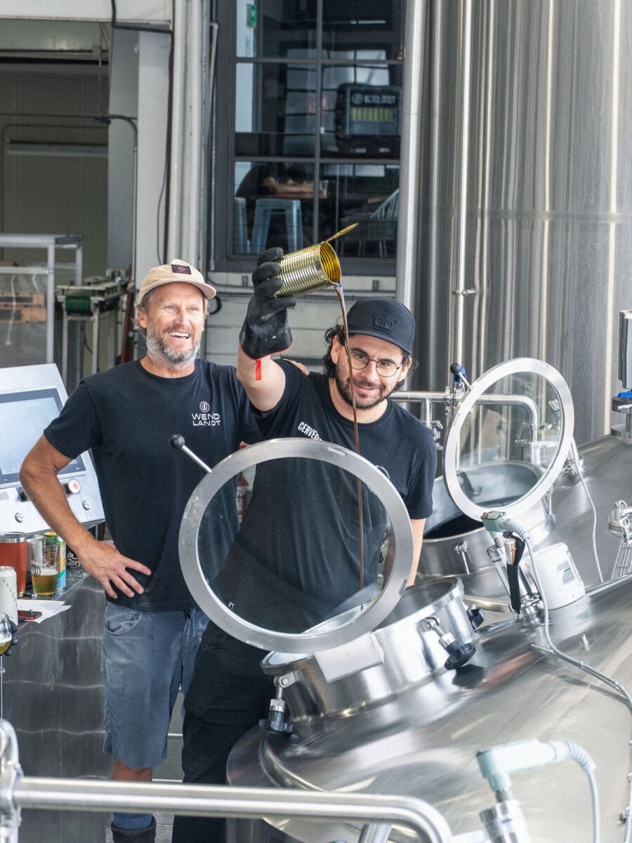 Maestros cerveceros en la Fábrica de Cerveza Wendlandt