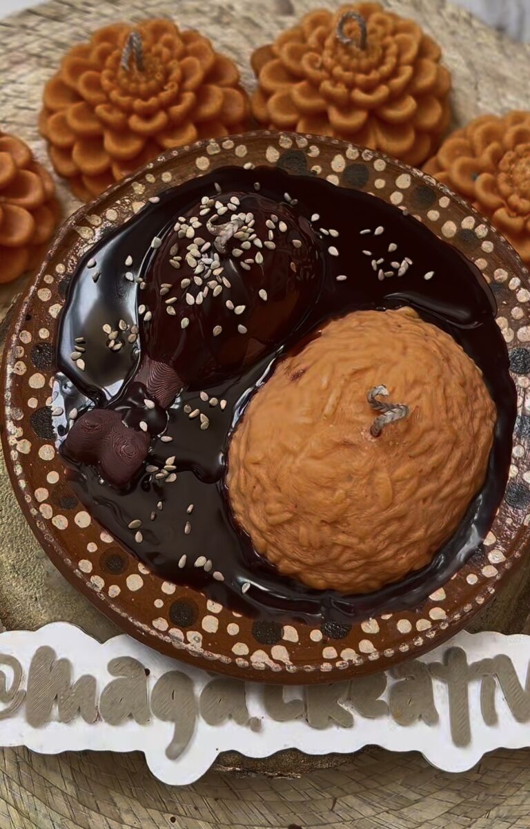 Vela en forma de mole con arroz