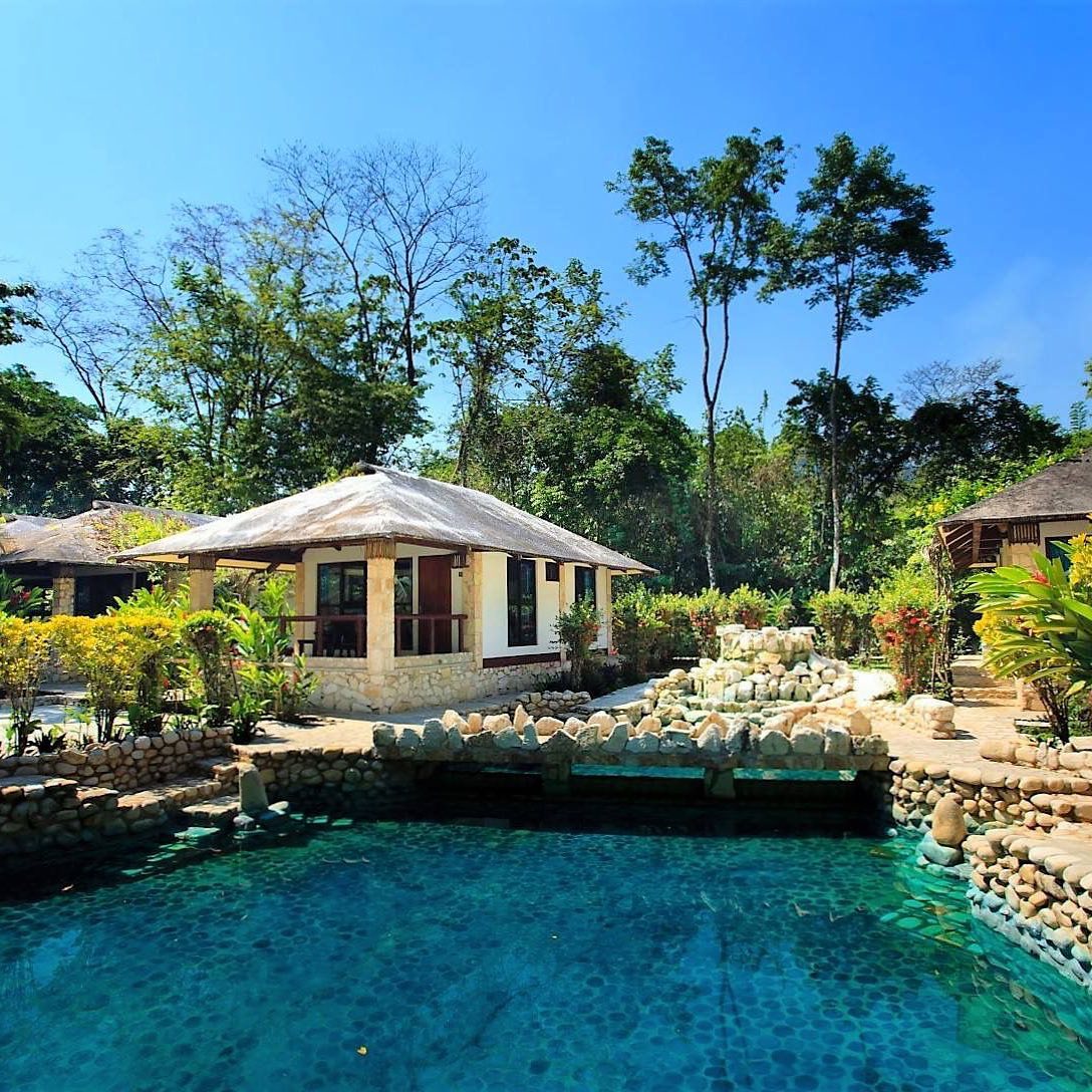 cenote turquesa en un hotel de Palenque 