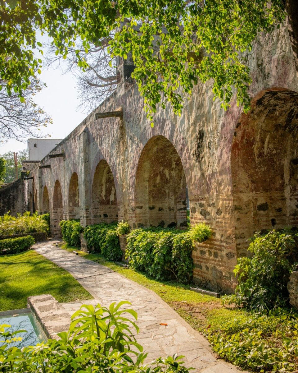 hacienda con muros de piedra en Morelos