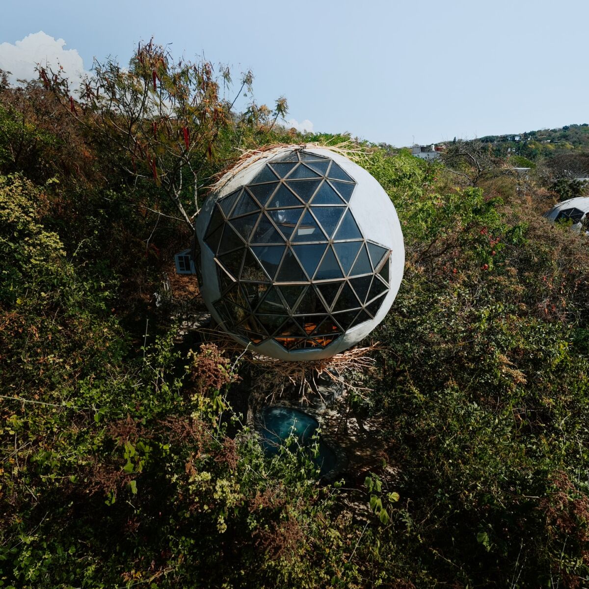 Esfera para dormir en el bosque de Tepoztlan