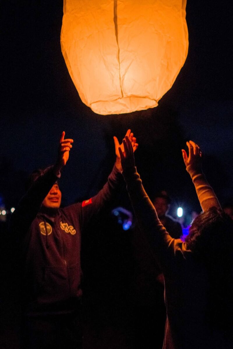 Liberación de globos de cantoya en Tlaxcala