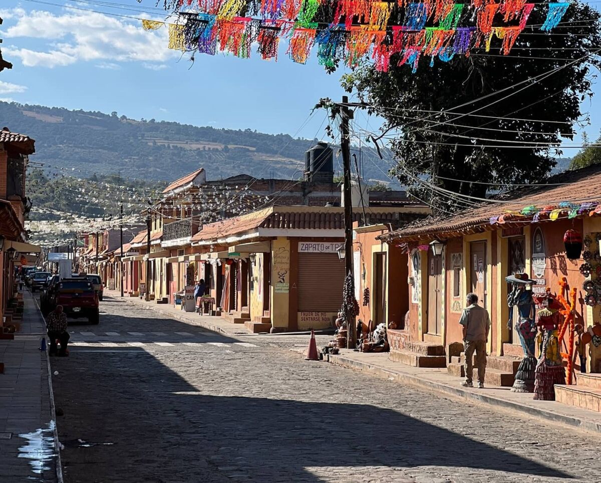 El pueblito famoso por sus catrinas de barro, sus enchiladas placeras y su feria de Día de Muertos
