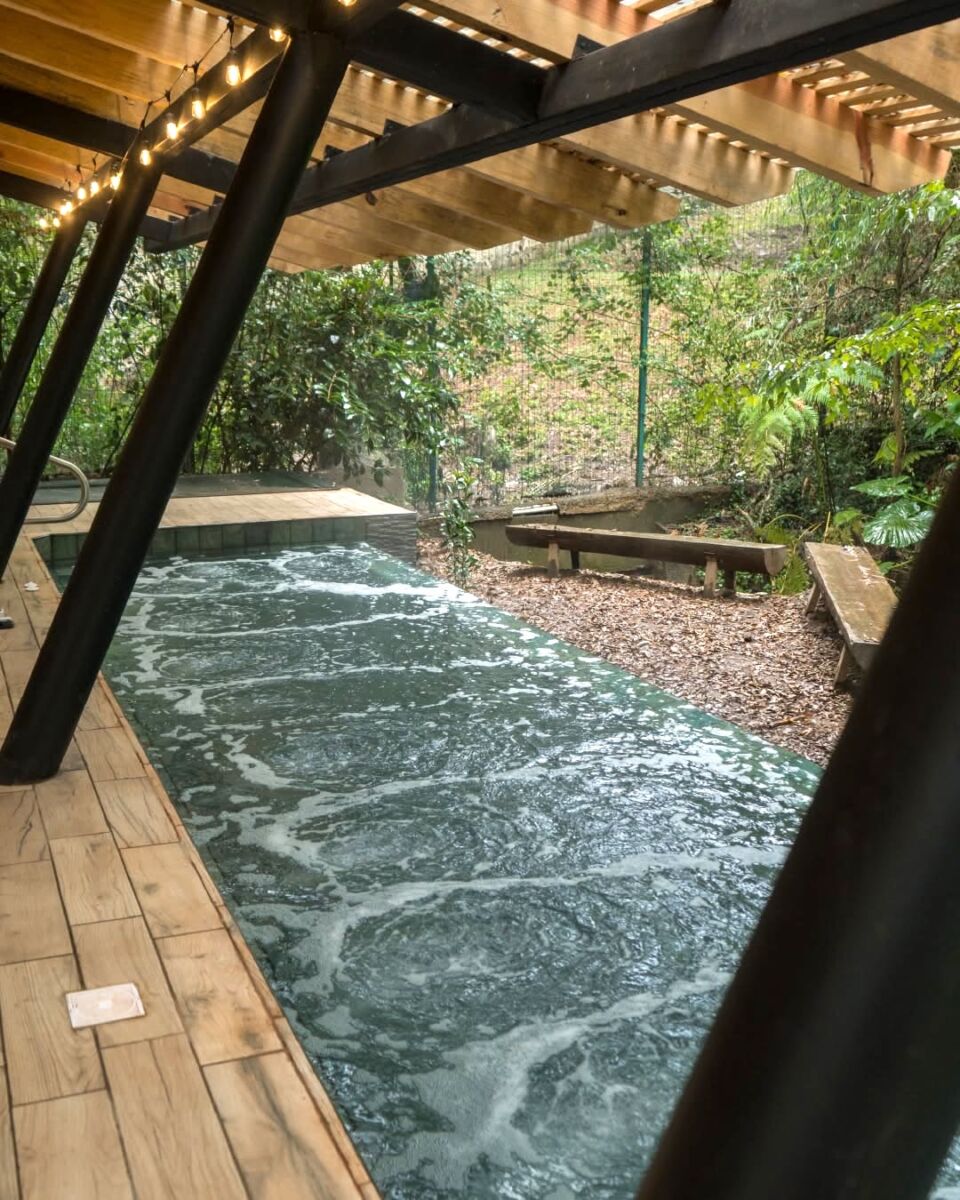Alberca climatizada en las cabañas de Casa del Roble Avándaro en Valle de Bravo