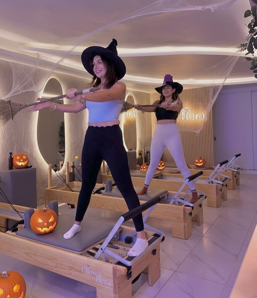 clase de pilates en Halloween
