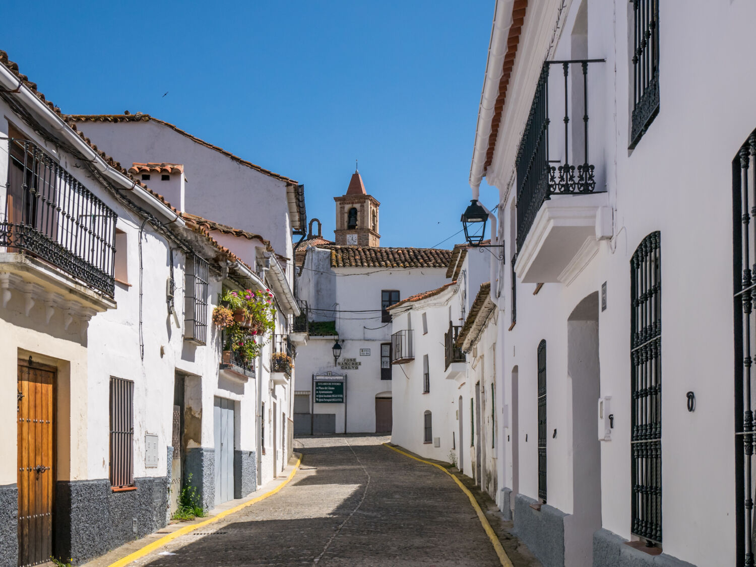 El pueblito de casas blancas y atmósfera fantasmal que esconde el Callejón de las Brujas El pueblito de casas blancas y atmósfera fantasmal que esconde el Callejón de las Brujas