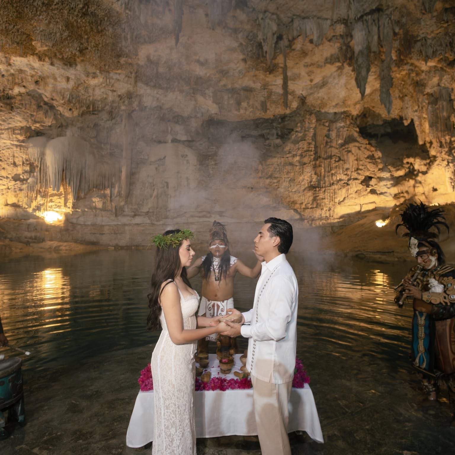 Tours nocturnos en la selva y bodas mayas en un cenote: El tesoro oculto en Valladolid Tours nocturnos en la selva y bodas mayas en un cenote: El tesoro oculto en Valladolid