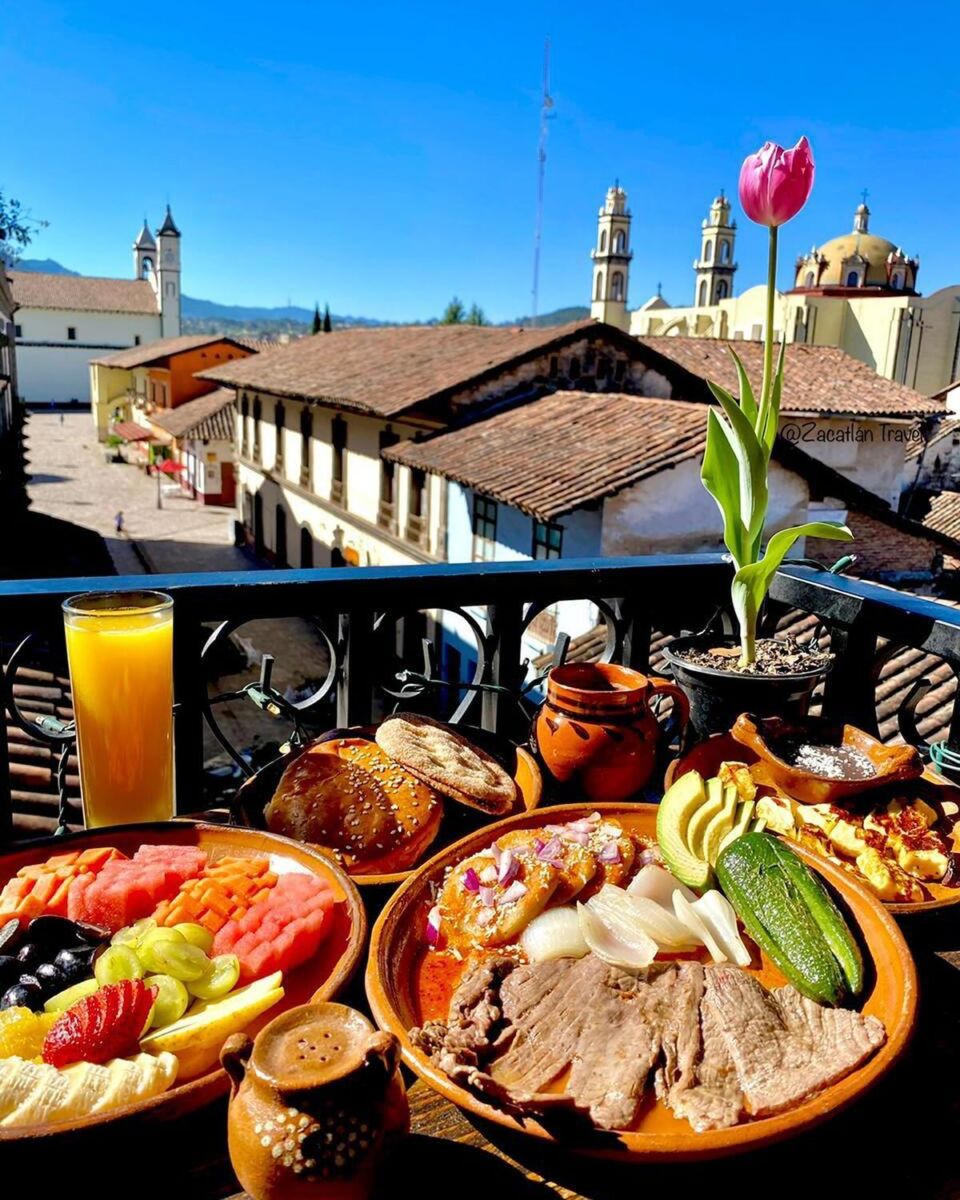 El acogedor Pueblo Mágico cerquísimo de CDMX para escapar a comer rico y nadar en albercas termales en otoño