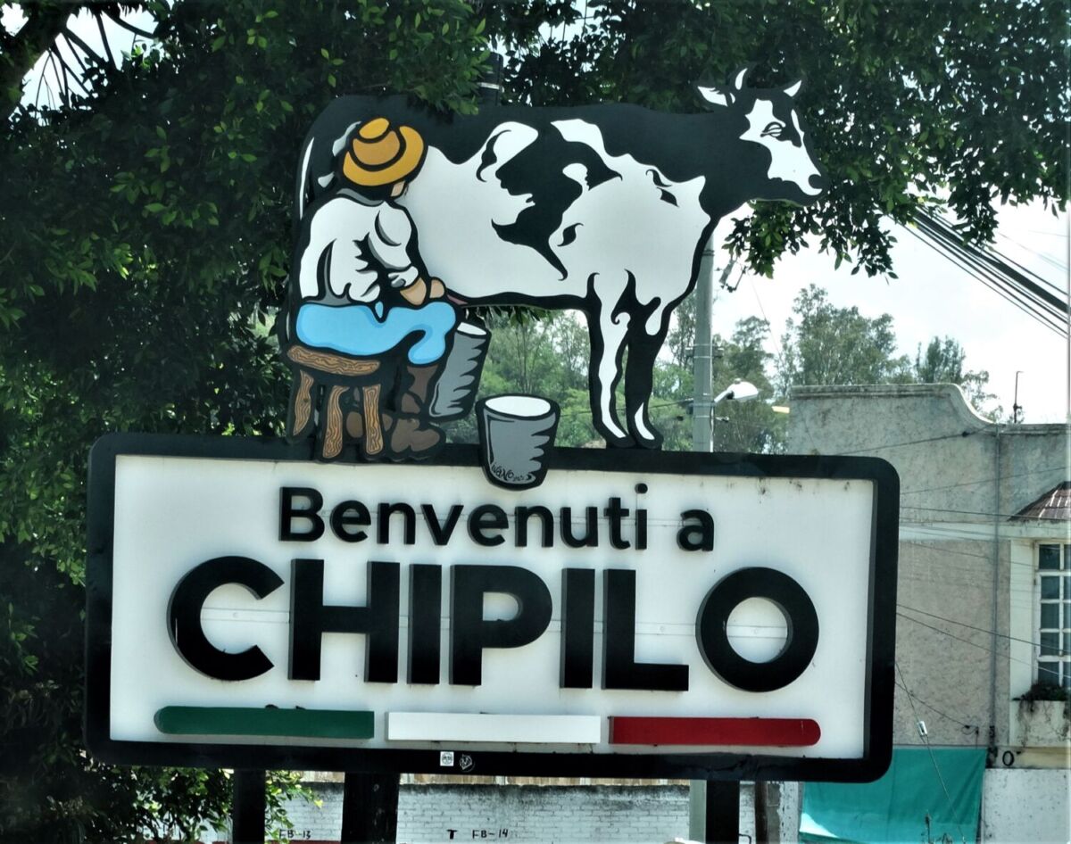 Letrero de bienvenida a Chipilo escrito en italiano