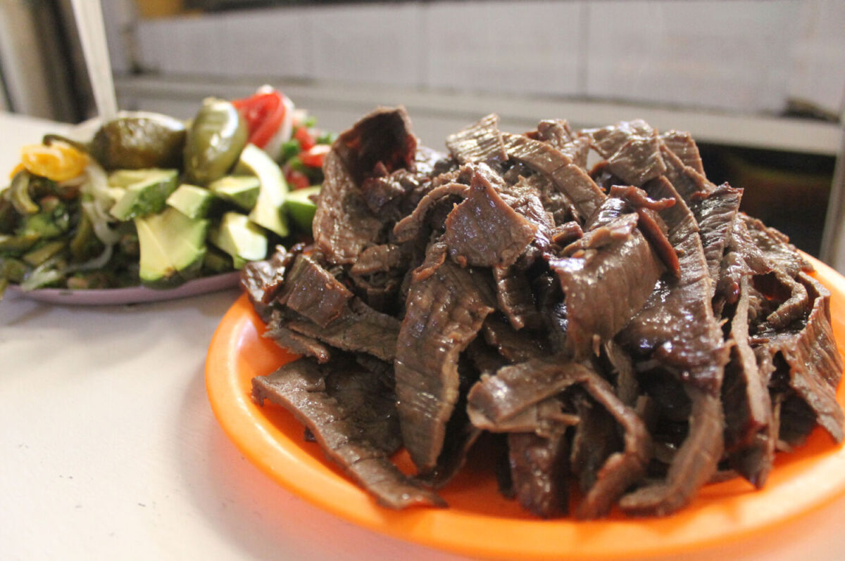 Plato repleto de Cecina de Cholula 