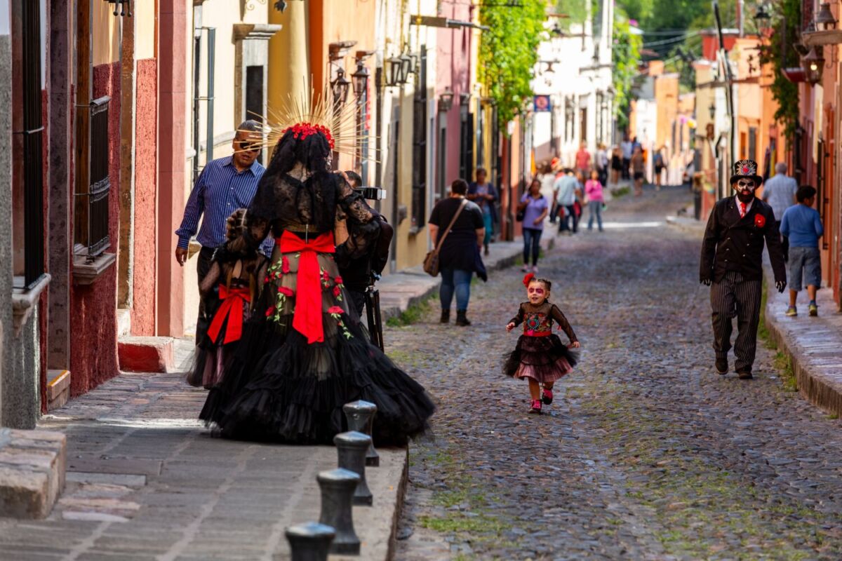 Pasa el Día de Muertos en una casona virreinal de San Miguel de Allende donde lo celebran padrísimo