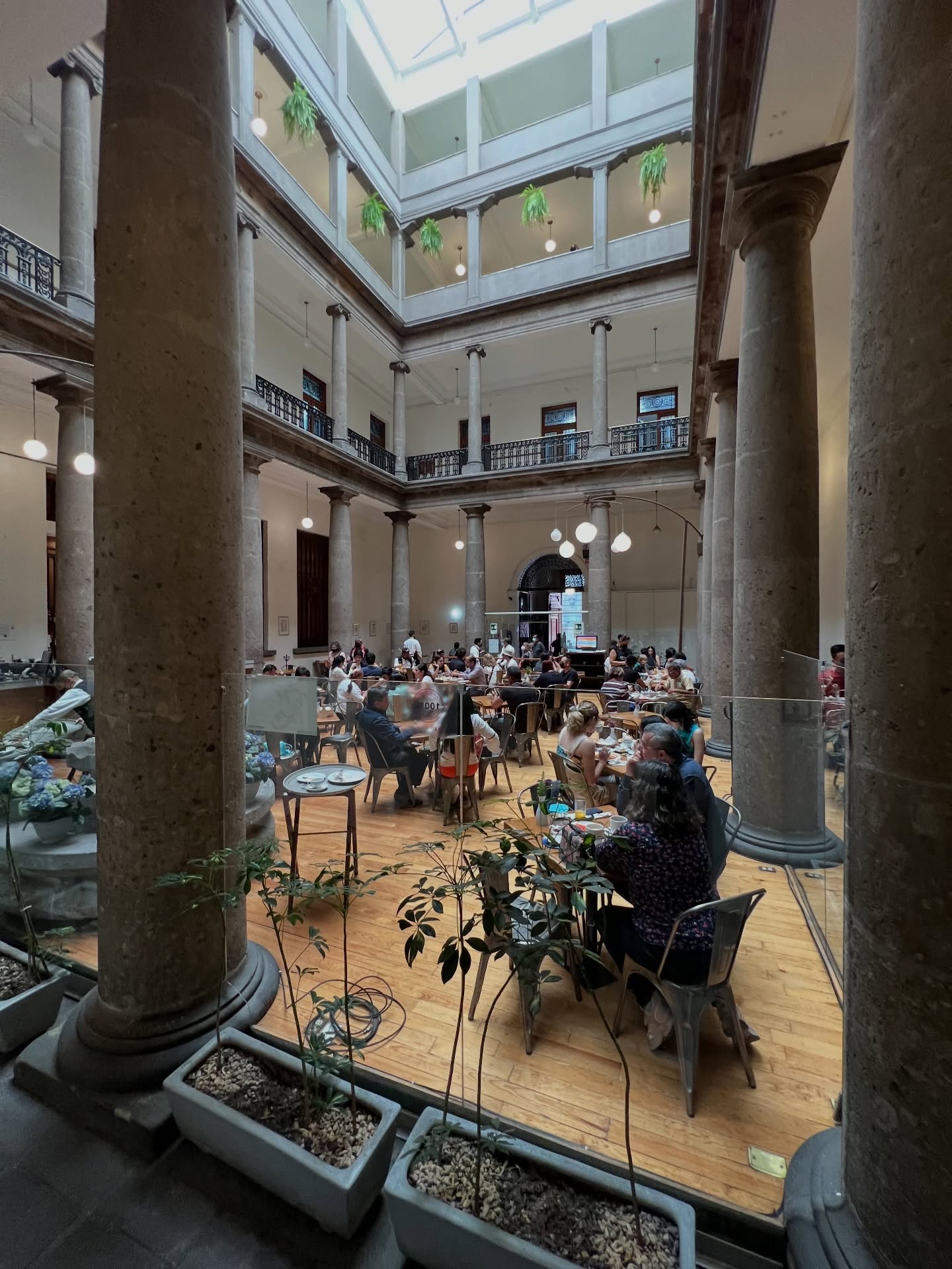 No sé por qué no te compartí antes mi restaurante favorito del Centro Histórico donde como muy rico por menos de $200 MXN No sé por qué no te compartí antes mi restaurante favorito del Centro Histórico donde como muy rico por menos de $200 MXN
