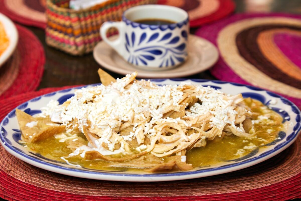 chilaquiles verdes con pollo 