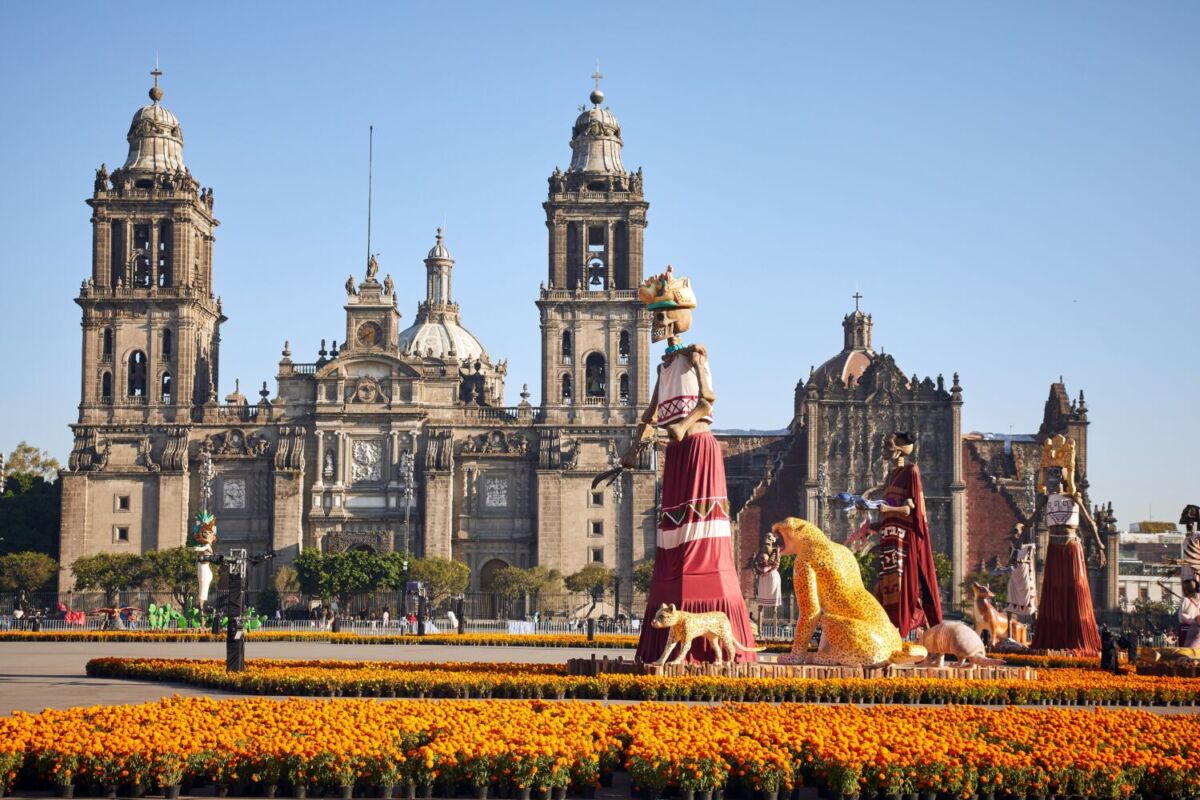 Ofrenda monumental en el Centro Histórico de la CDMX 