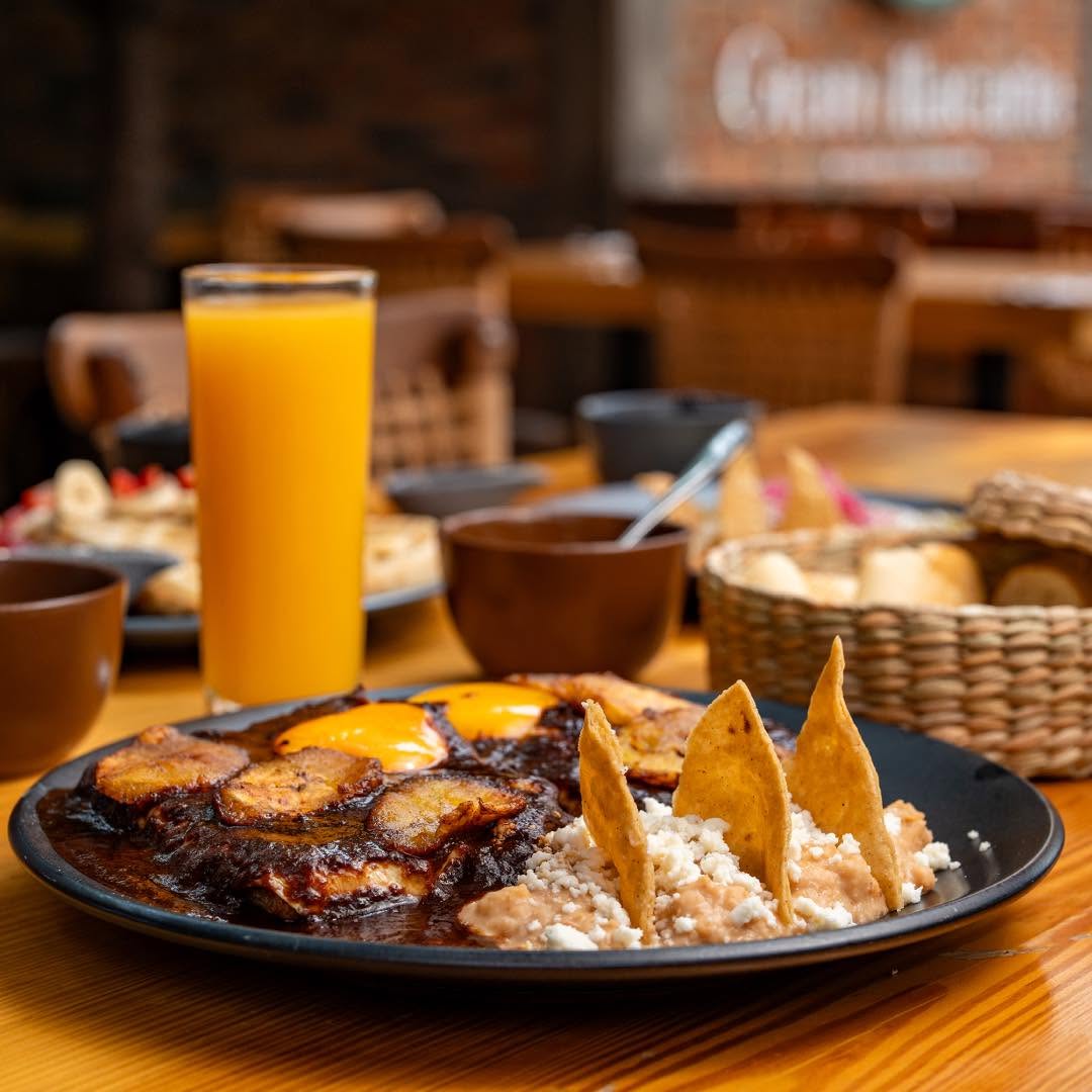 Plato de desayuno en el restaurante Gran Macaria en Querétaro 