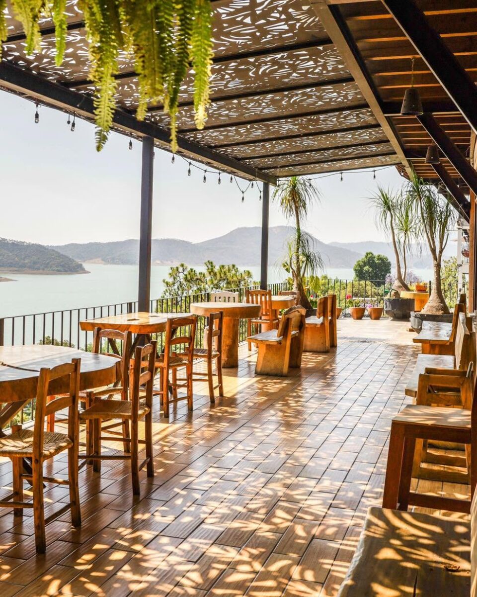 terraza rústica con vista al lago de avándaro