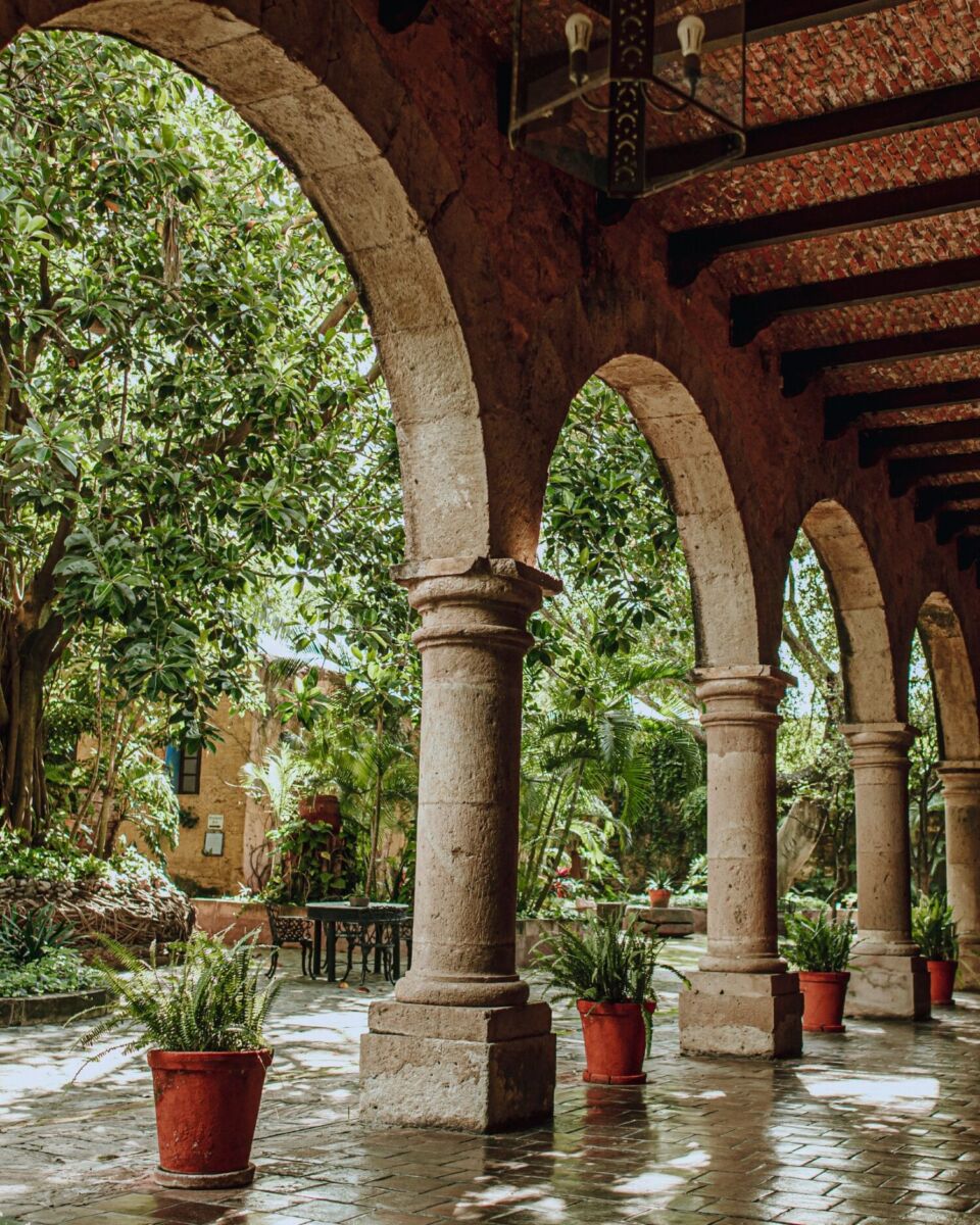 Arcos del patio interior de una