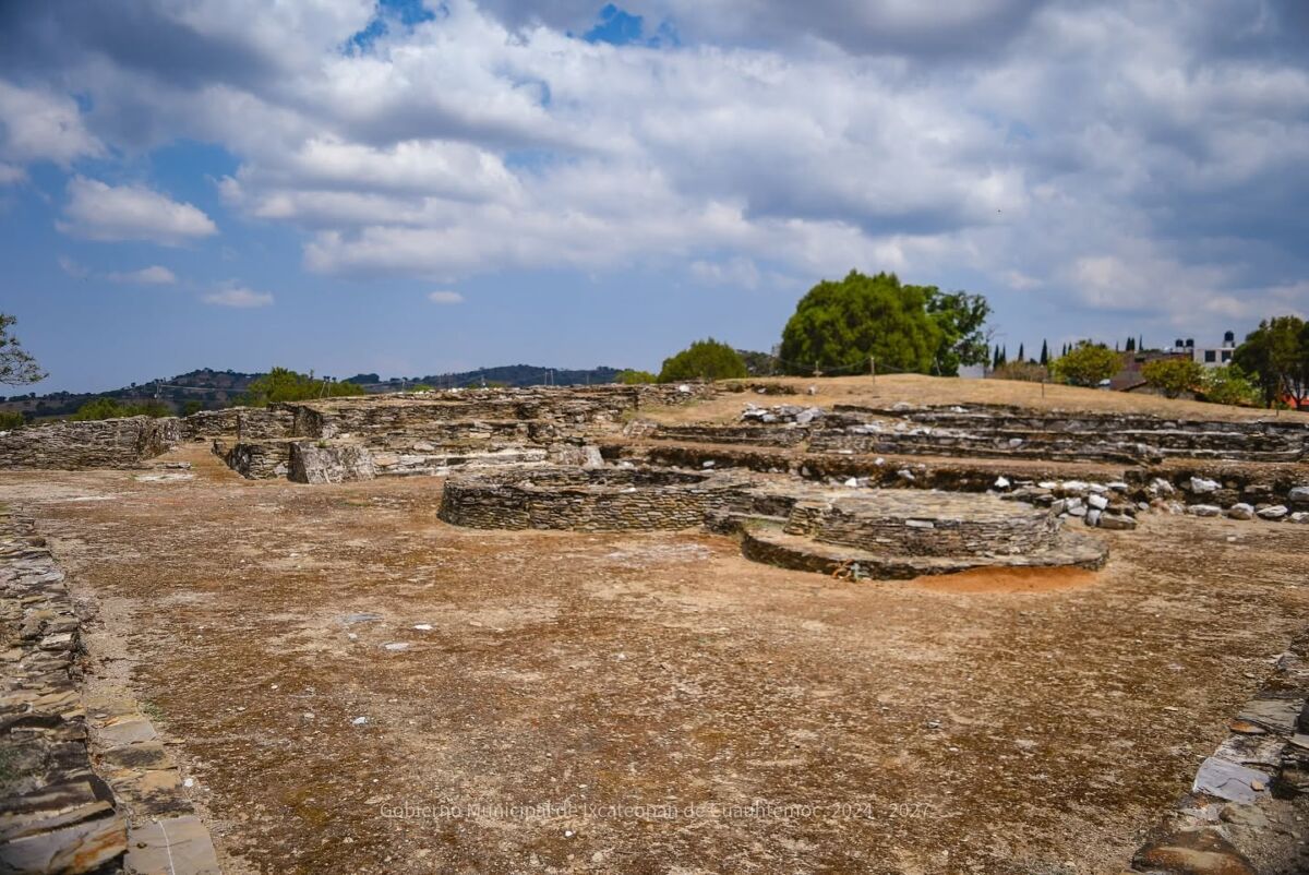 Basamentos prehispánicos en la Zona Arqueológica de Ixcateopan