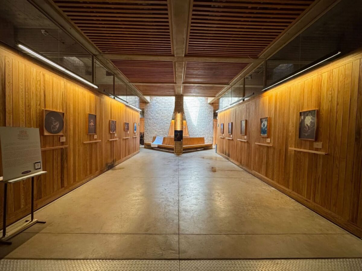 Sala de exhibición de arte en la Ciudad de las Artes Indígenas en Tepic, Nayarit