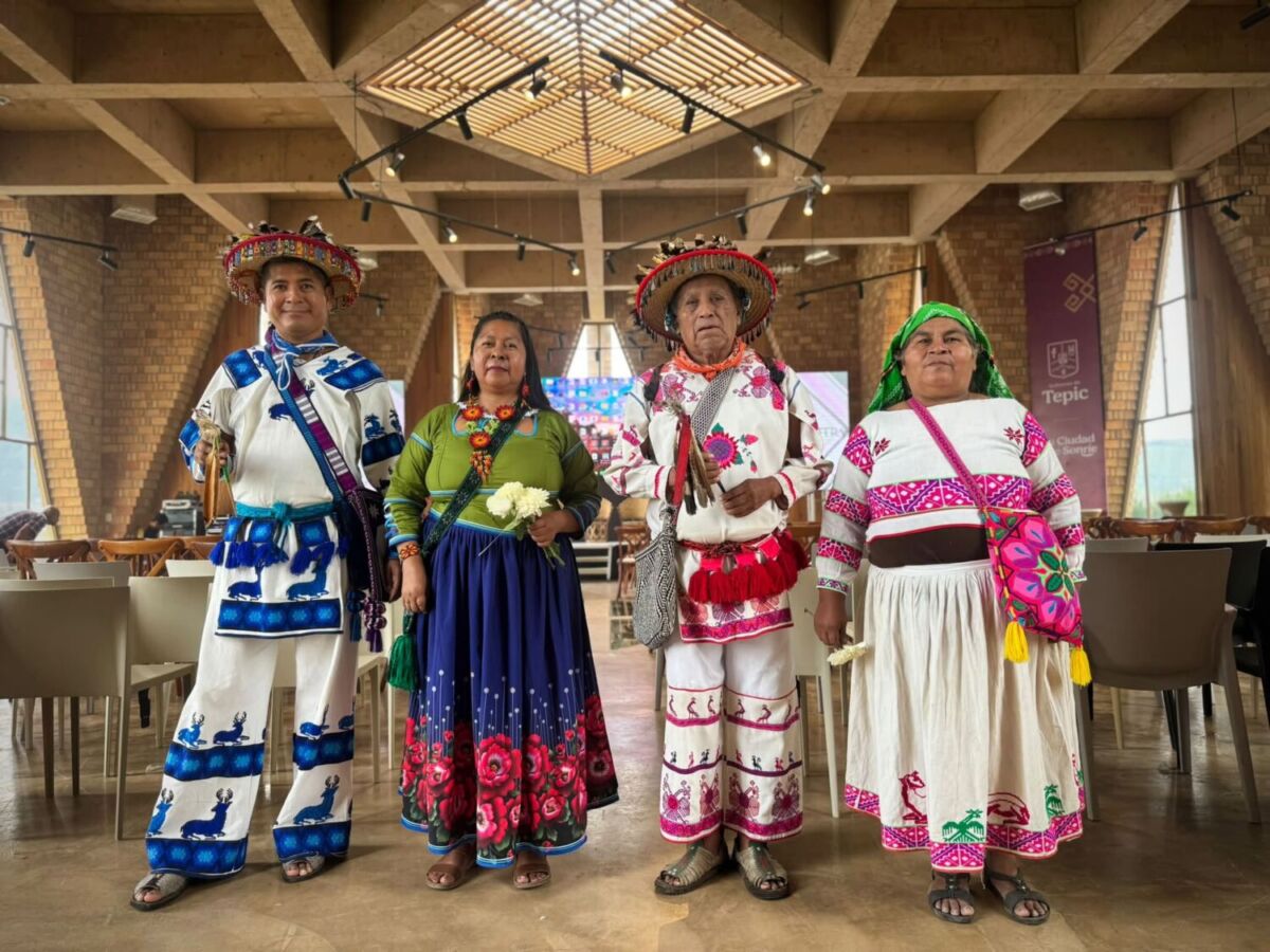 Miembros de comunidades indígenas de Tepic en La Ciudad de las Artes Indígenas