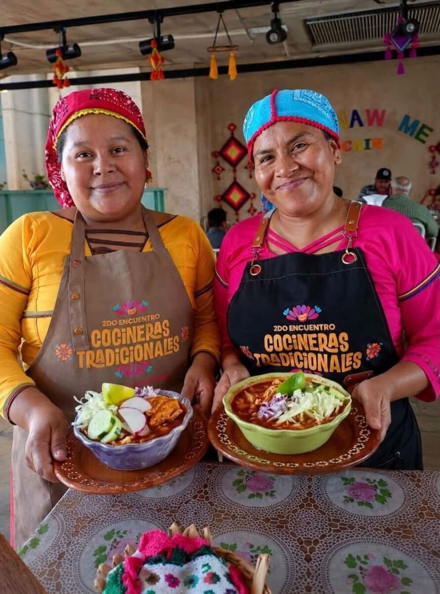 Cocineras tradicionales en la Ciudad de las Artes Indígenas en Tepic, Nayarit