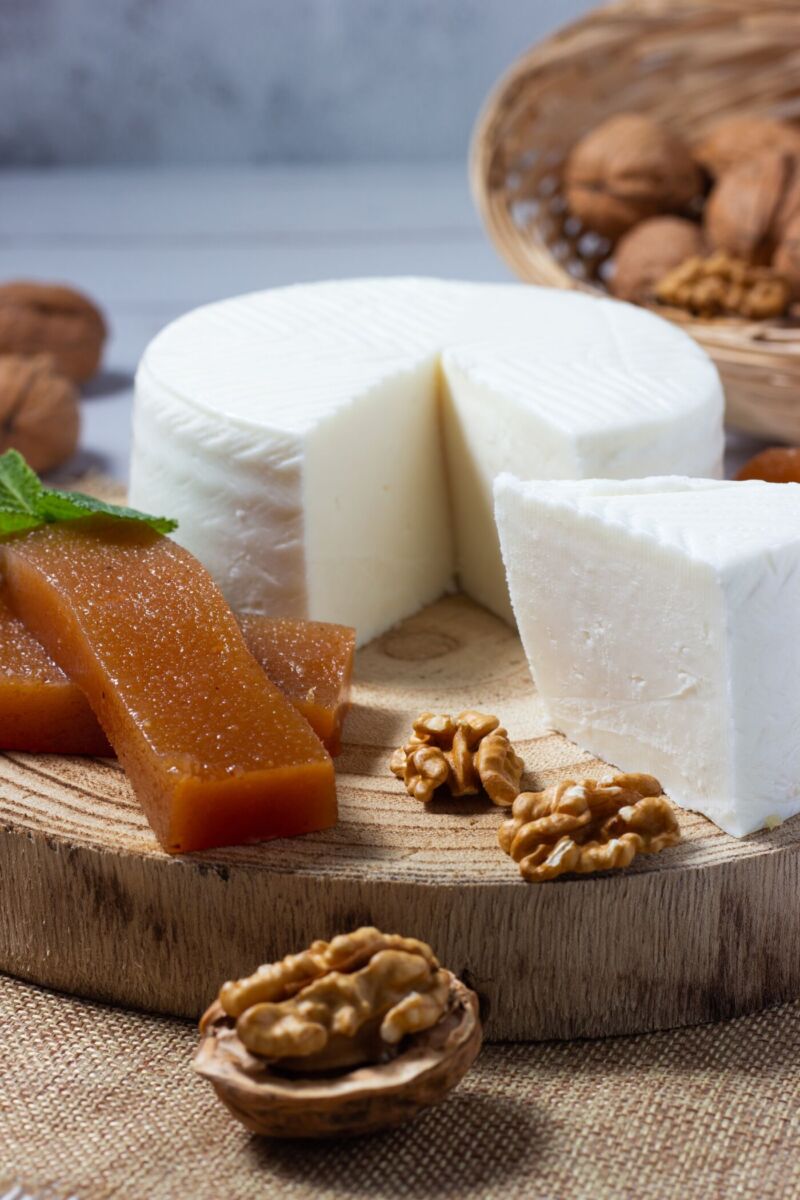 ate de membrillo con queso fresco y nueces
