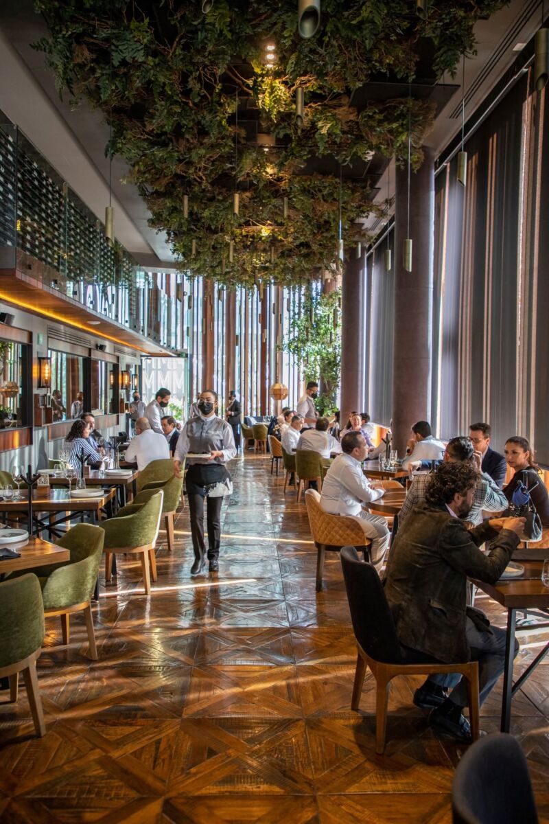 Interior del restaurante Carmela y Sal en Lomas de Chapultepec 
