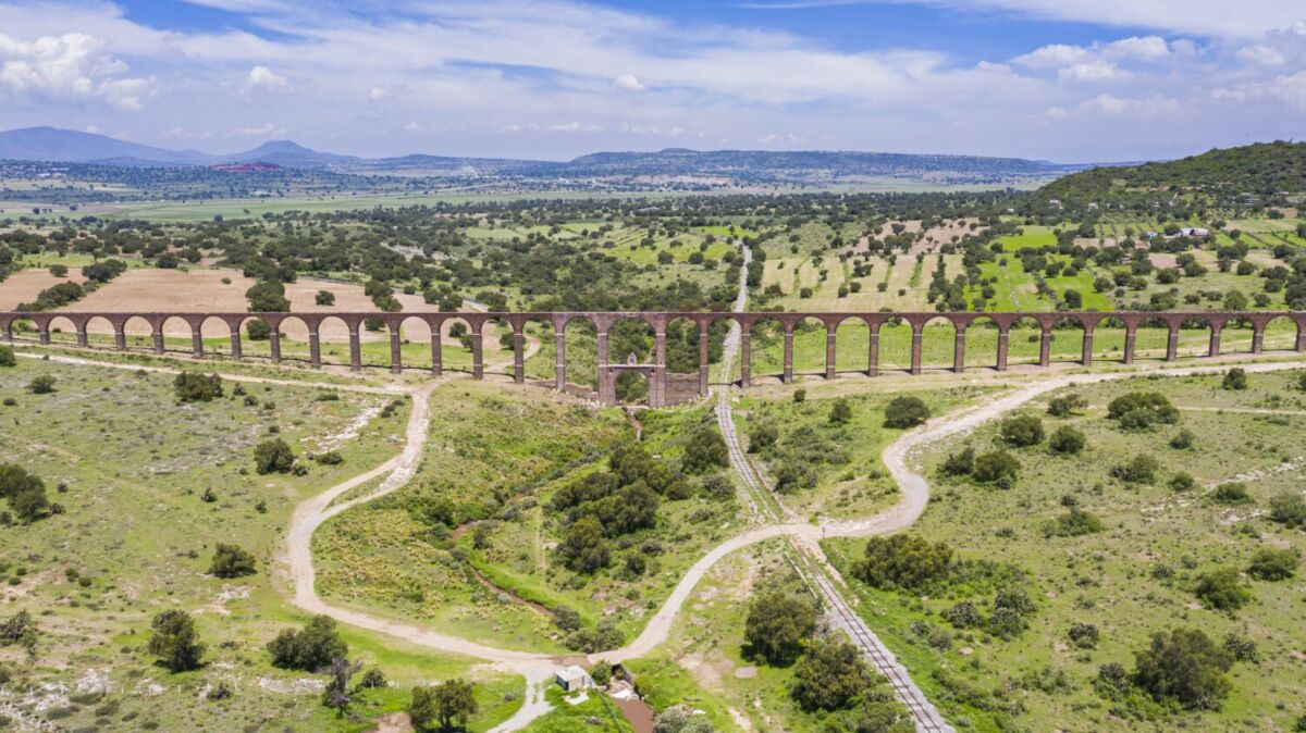 Vista panorámica del Acueducto Padre Tembleque en Otumba, Estado de México 