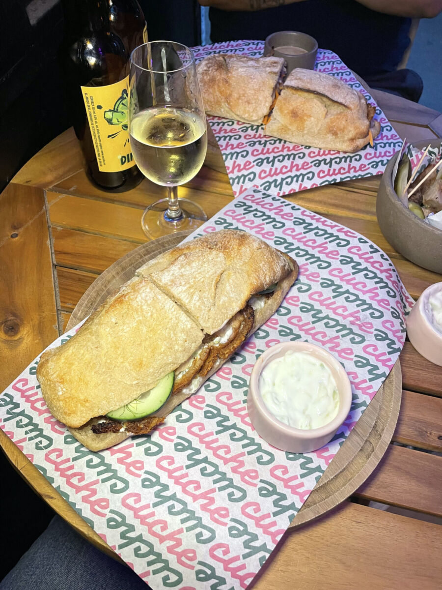 Sándwich de pochetta en Cuche Restaurante