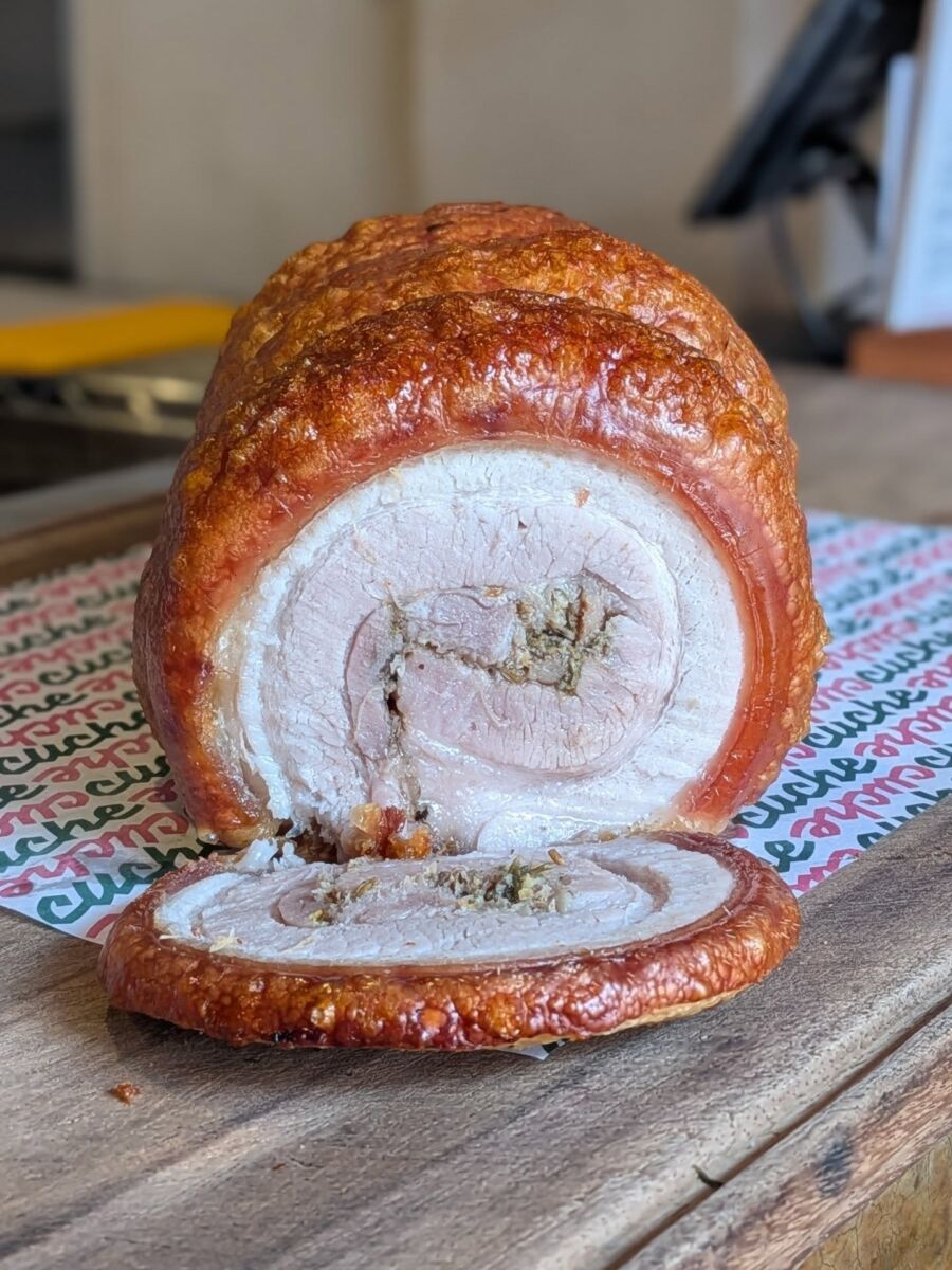 Rollo de porchetta italiana en Cuche Restaurante 