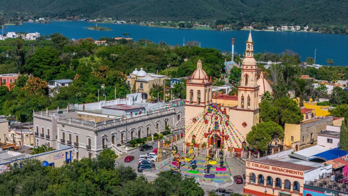 Vista panorámica del Pueblo mágico de Santiago en Nuevo León 