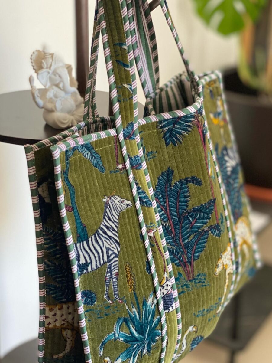 bolsa verde con estampado de zebras