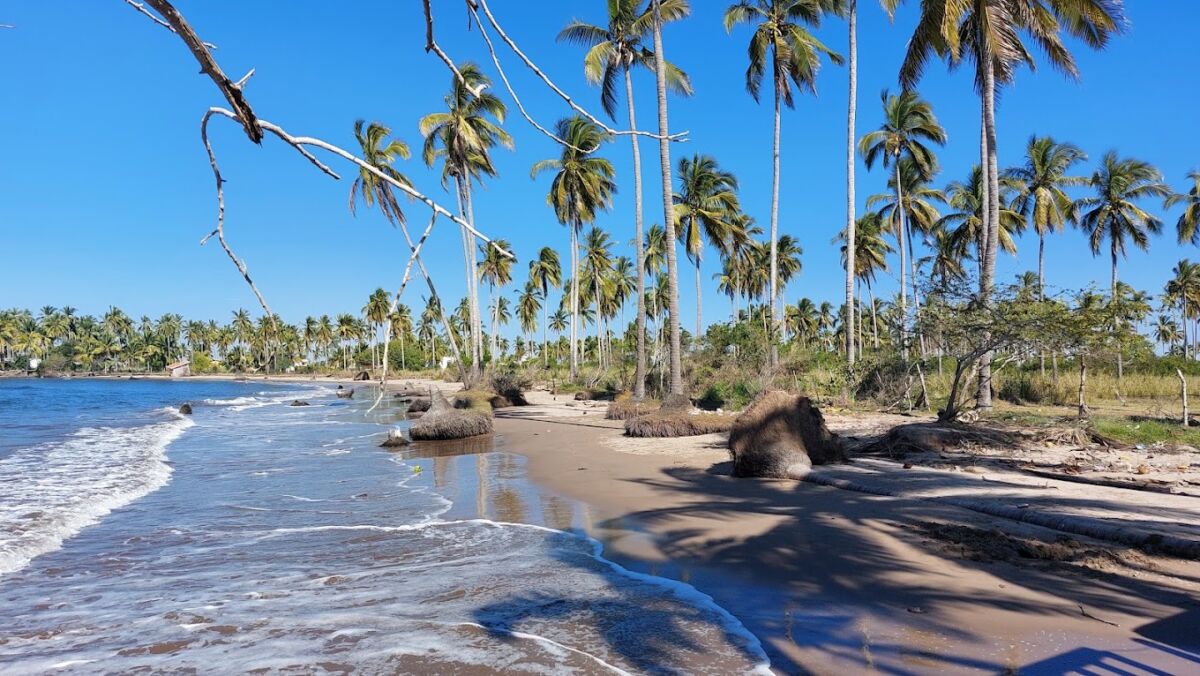 playa vacía en Sinaloa
