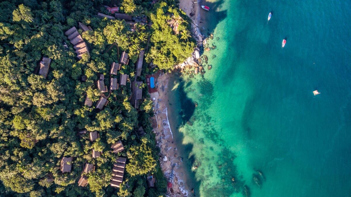 toma aérea playa en puerto Vallarta