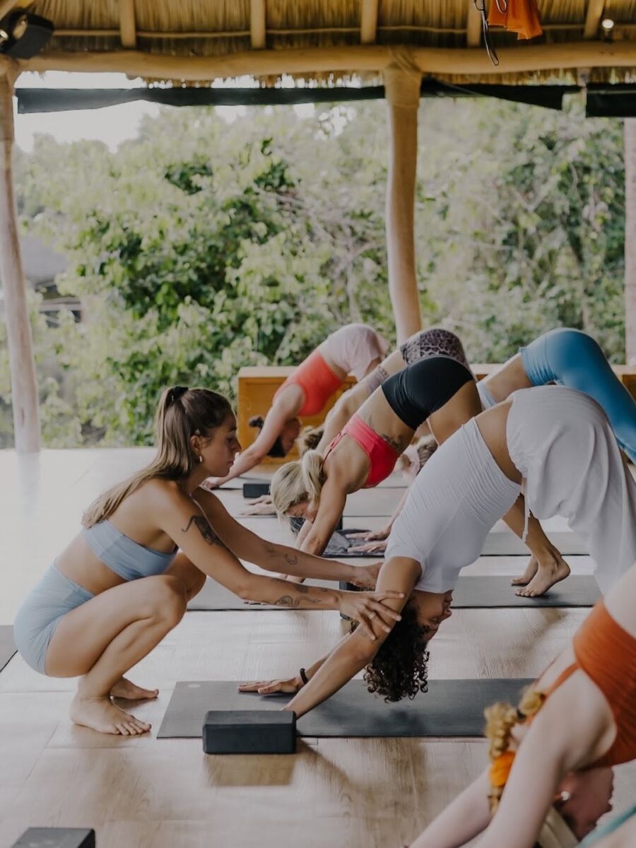 clases de yoga con instructora